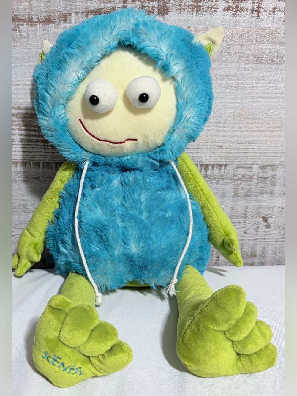 Scentsy Buddy GILLY THE CUDDLE MONSTER Plush Blue Green Aromatherapy